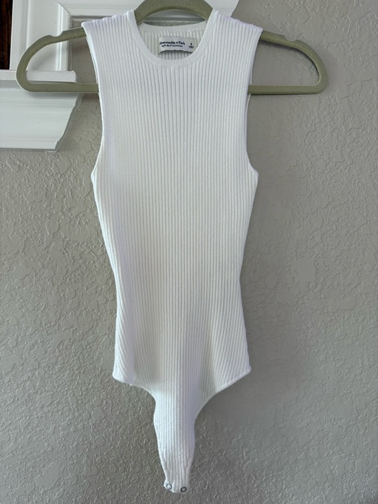 Abercrombie & Fitch Tops - Abercrombie & Fitch White Ribbed Sleeveless Bodysuit
